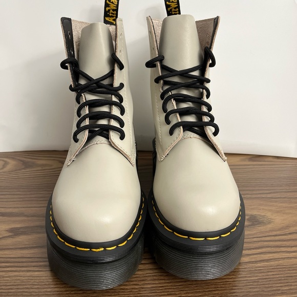 Dr. Martens  Audrick 8-Eye Boot EU 39 US 8 in Cement Platform Boots - Picture 5 of 12